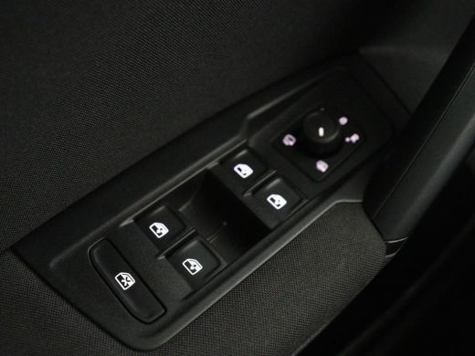 Volkswagen Tiguan 1.5 TSI Life Business | Panoramadak | Trekhaak | Camera | Virtual Cockpit | Park Assist | Adaptiv... ActivLease financial lease