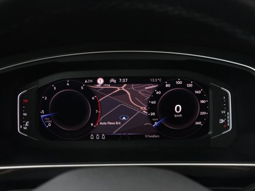 Volkswagen Tiguan 1.5 TSI Life Business | Panoramadak | Trekhaak | Camera | Virtual Cockpit | Park Assist | Adaptiv... ActivLease financial lease