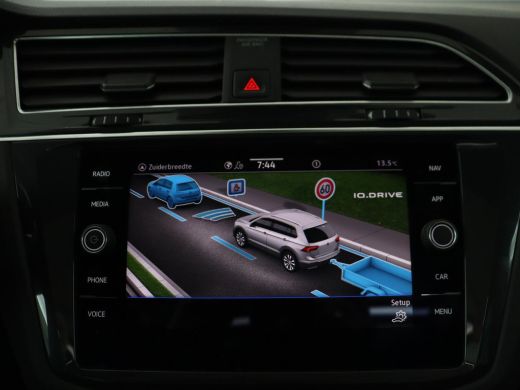 Volkswagen Tiguan 1.5 TSI Life Business | Panoramadak | Trekhaak | Camera | Virtual Cockpit | Park Assist | Adaptiv... ActivLease financial lease