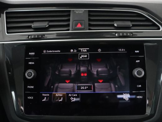 Volkswagen Tiguan 1.5 TSI Life Business | Panoramadak | Trekhaak | Camera | Virtual Cockpit | Park Assist | Adaptiv... ActivLease financial lease