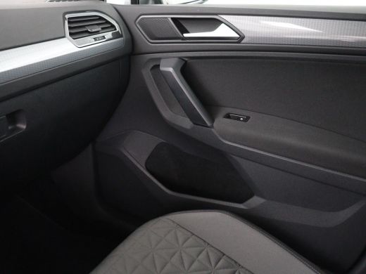 Volkswagen Tiguan 1.5 TSI Life Business | Panoramadak | Trekhaak | Camera | Virtual Cockpit | Park Assist | Adaptiv... ActivLease financial lease