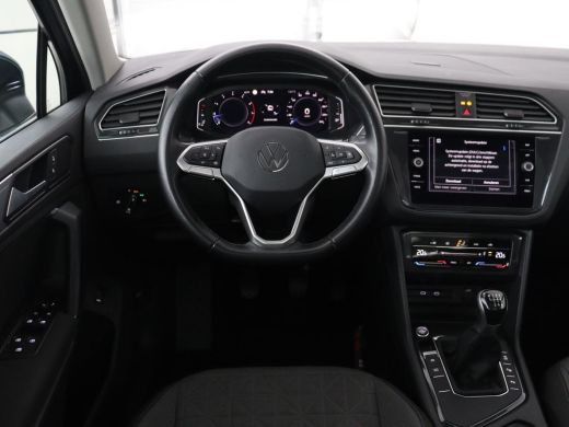 Volkswagen Tiguan 1.5 TSI Life Business | Panoramadak | Trekhaak | Camera | Virtual Cockpit | Park Assist | Adaptiv... ActivLease financial lease