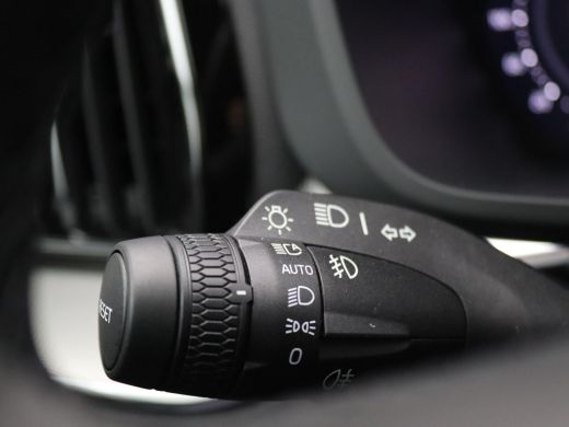 Volvo  XC60 2.0 T6 Plug-in hybrid AWD Plus Black Edition Pano-Schuifdak, Trekhaak, 21" LM Velgen, 360gr. Came... ActivLease financial lease