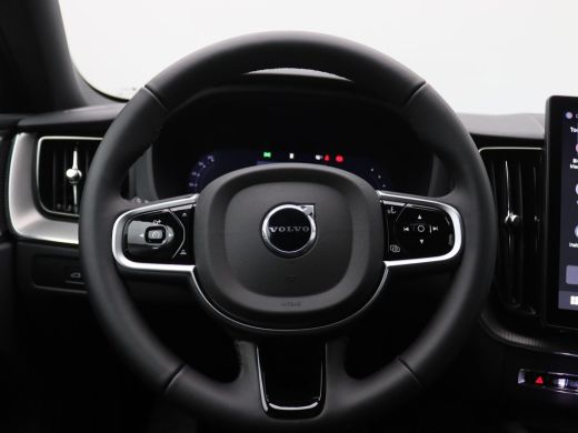 Volvo  XC60 2.0 T6 Plug-in hybrid AWD Plus Black Edition Pano-Schuifdak, Trekhaak, 21" LM Velgen, 360gr. Came... ActivLease financial lease