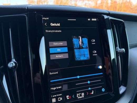 Volvo  XC60 2.0 T6 Plug-in hybrid AWD Ultimate Dark | Luchtvering | Harman/Kardon | HU-Display | Camera | ActivLease financial lease