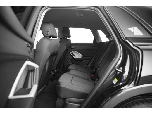 Audi Q3 35 TFSI Pro Line Trekhaak | Stoelverwarming | Parkeersensoren voor + achter | ActivLease financial lease