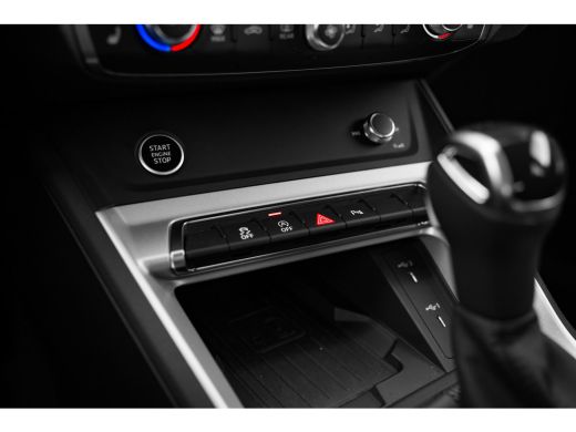 Audi Q3 35 TFSI Pro Line Trekhaak | Stoelverwarming | Parkeersensoren voor + achter | ActivLease financial lease