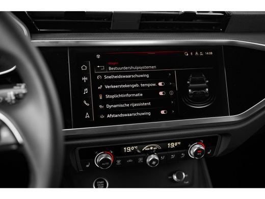 Audi Q3 35 TFSI Pro Line Trekhaak | Stoelverwarming | Parkeersensoren voor + achter | ActivLease financial lease