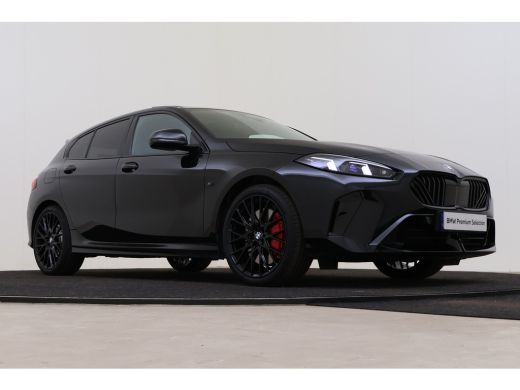 BMW 1 Serie 120 M Sport Automaat / Panoramadak / Trekhaak / Sportstoelen / Achteruitrijcamera / M Adaptief on... ActivLease financial lease