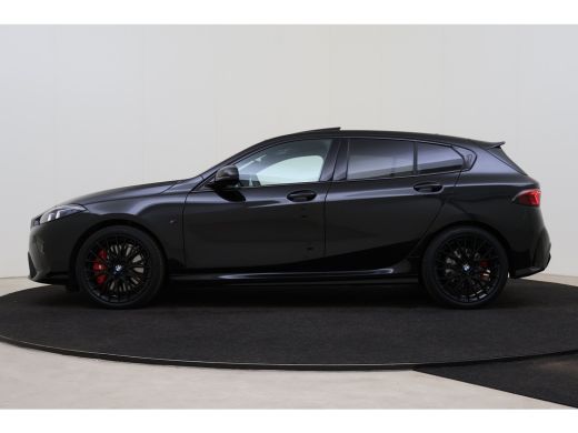 BMW 1 Serie 120 M Sport Automaat / Panoramadak / Trekhaak / Sportstoelen / Achteruitrijcamera / M Adaptief on... ActivLease financial lease