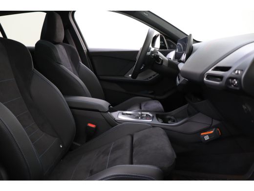 BMW 1 Serie 120 M Sport Automaat / Panoramadak / Trekhaak / Sportstoelen / Achteruitrijcamera / M Adaptief on... ActivLease financial lease