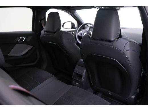 BMW 1 Serie 120 M Sport Automaat / Panoramadak / Trekhaak / Sportstoelen / Achteruitrijcamera / M Adaptief on... ActivLease financial lease