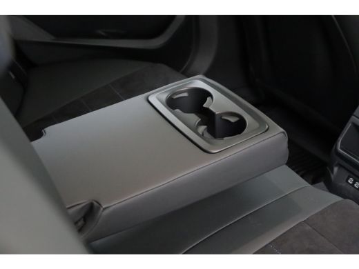 BMW 1 Serie 120 M Sport Automaat / Panoramadak / Trekhaak / Sportstoelen / Achteruitrijcamera / M Adaptief on... ActivLease financial lease