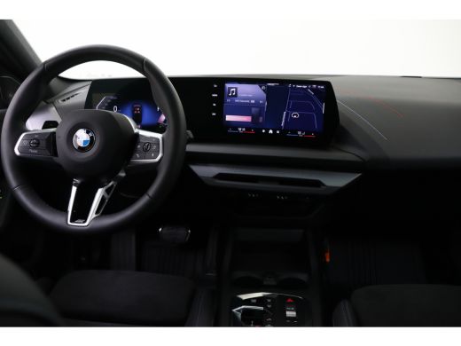 BMW 1 Serie 120 M Sport Automaat / Panoramadak / Trekhaak / Sportstoelen / Achteruitrijcamera / M Adaptief on... ActivLease financial lease