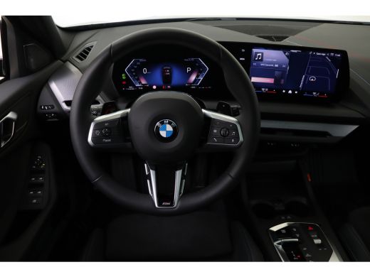 BMW 1 Serie 120 M Sport Automaat / Panoramadak / Trekhaak / Sportstoelen / Achteruitrijcamera / M Adaptief on... ActivLease financial lease