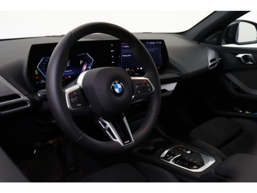 BMW 1 Serie 120 M Sport Automaat / Panoramadak / Trekhaak / Sportstoelen / Achteruitrijcamera / M Adaptief on... ActivLease financial lease