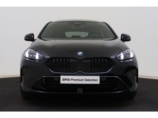 BMW 1 Serie 120 M Sport Automaat / Panoramadak / Trekhaak / Sportstoelen / Achteruitrijcamera / M Adaptief on... ActivLease financial lease