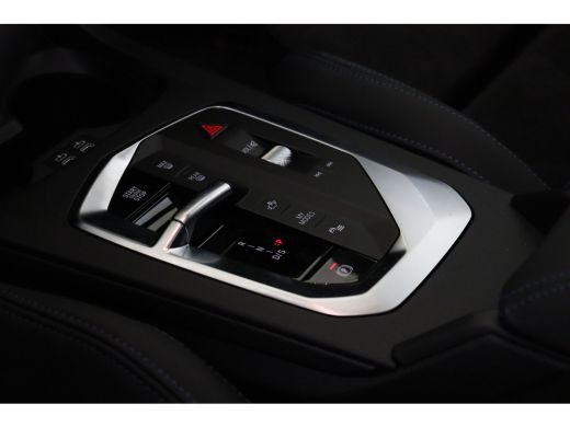 BMW 1 Serie 120 M Sport Automaat / Panoramadak / Trekhaak / Sportstoelen / Achteruitrijcamera / M Adaptief on... ActivLease financial lease