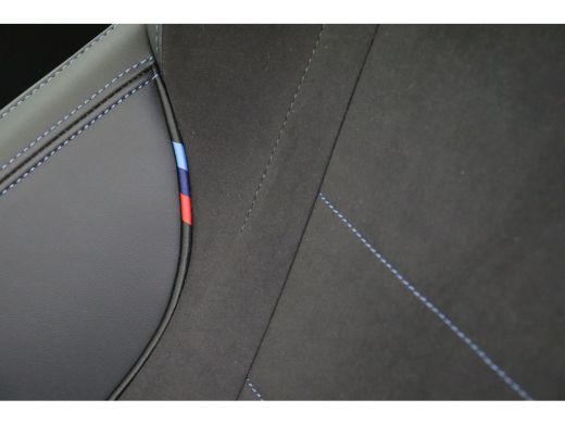 BMW 1 Serie 120 M Sport Automaat / Panoramadak / Trekhaak / Sportstoelen / Achteruitrijcamera / M Adaptief on... ActivLease financial lease