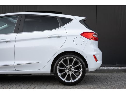 Ford Fiesta 1.0 EcoBoost Vignale | Automaat | 100% Dealer o.h. | Panoramadak | Full LED | Winter-pack | Camer... ActivLease financial lease