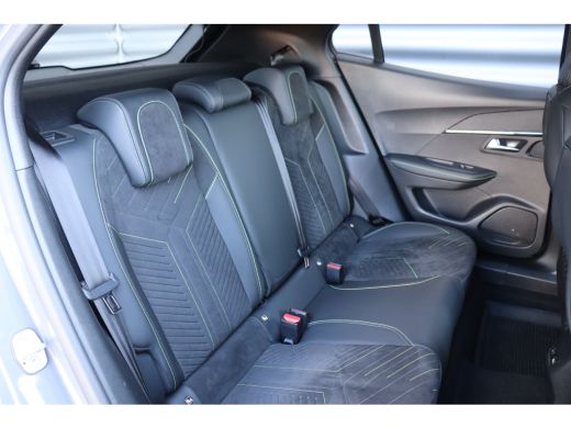 Peugeot 2008 1.2 PURETECH 130PK GT PACK AUTOMAAT / NAVI / LEDER / CLIMA / LED / PDC / 17" LMV / KEYLESS / ALCA... ActivLease financial lease