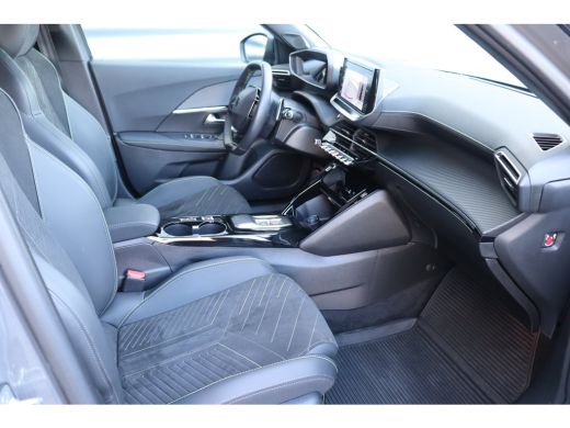 Peugeot 2008 1.2 PURETECH 130PK GT PACK AUTOMAAT / NAVI / LEDER / CLIMA / LED / PDC / 17" LMV / KEYLESS / ALCA... ActivLease financial lease