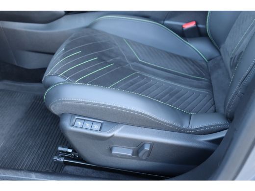 Peugeot 2008 1.2 PURETECH 130PK GT PACK AUTOMAAT / NAVI / LEDER / CLIMA / LED / PDC / 17" LMV / KEYLESS / ALCA... ActivLease financial lease