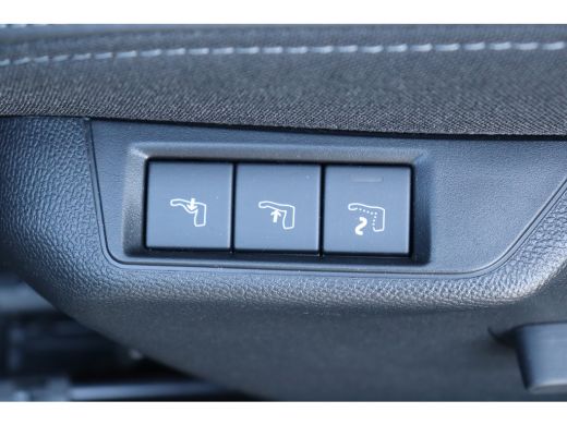 Peugeot 2008 1.2 PURETECH 130PK GT PACK AUTOMAAT / NAVI / LEDER / CLIMA / LED / PDC / 17" LMV / KEYLESS / ALCA... ActivLease financial lease