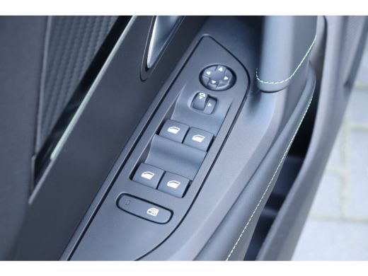 Peugeot 2008 1.2 PURETECH 130PK GT PACK AUTOMAAT / NAVI / LEDER / CLIMA / LED / PDC / 17" LMV / KEYLESS / ALCA... ActivLease financial lease
