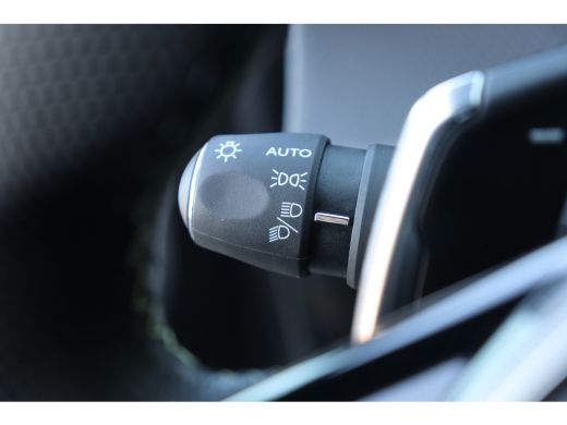 Peugeot 2008 1.2 PURETECH 130PK GT PACK AUTOMAAT / NAVI / LEDER / CLIMA / LED / PDC / 17" LMV / KEYLESS / ALCA... ActivLease financial lease