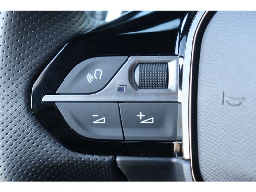 Peugeot 2008 1.2 PURETECH 130PK GT PACK AUTOMAAT / NAVI / LEDER / CLIMA / LED / PDC / 17" LMV / KEYLESS / ALCA... ActivLease financial lease