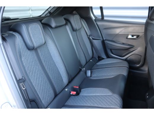 Peugeot 208 1.2 PURETECH 100PK ALLURE AUTOMAAT / NAVI / LEDER / CLIMA / PDC / 16" LMV / CAMERA / WINTERPAKKET... ActivLease financial lease