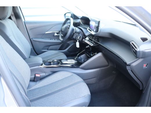 Peugeot 208 1.2 PURETECH 100PK ALLURE AUTOMAAT / NAVI / LEDER / CLIMA / PDC / 16" LMV / CAMERA / WINTERPAKKET... ActivLease financial lease