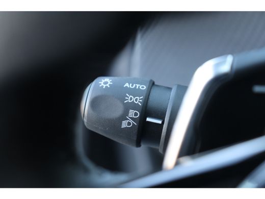 Peugeot 208 1.2 PURETECH 100PK ALLURE AUTOMAAT / NAVI / LEDER / CLIMA / PDC / 16" LMV / CAMERA / WINTERPAKKET... ActivLease financial lease