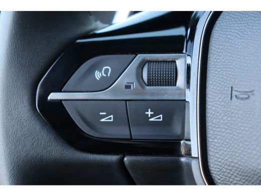 Peugeot 208 1.2 PURETECH 100PK ALLURE AUTOMAAT / NAVI / LEDER / CLIMA / PDC / 16" LMV / CAMERA / WINTERPAKKET... ActivLease financial lease