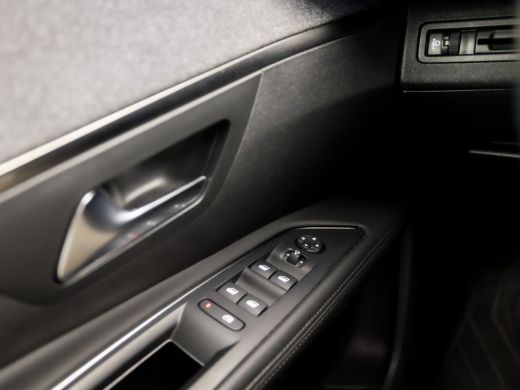 Peugeot 5008 1.2 PureTech Allure Sport 7 Persoons 131Pk Automaat (APPLE CARPLAY, GROOT NAVI, MEMORY SEATS, LED... ActivLease financial lease