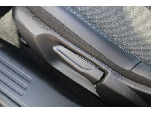 Peugeot e-2008 EV Allure 54 kWh | Automaat | Navigatie | Camera | Fase 3 laden | Nieuw model | Apple carplay | ActivLease financial lease