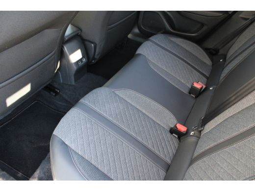 Peugeot e-2008 EV Allure 54 kWh | Automaat | Navigatie | Camera | Fase 3 laden | Nieuw model | Apple carplay | ActivLease financial lease