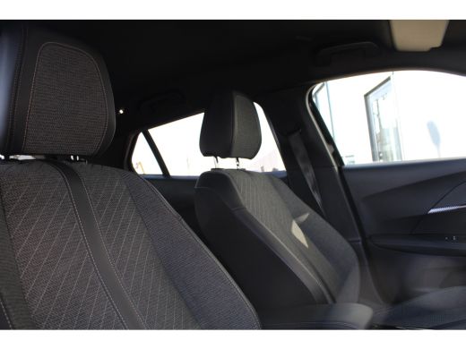 Peugeot e-2008 EV Allure 54 kWh | Automaat | Navigatie | Camera | Fase 3 laden | Nieuw model | Apple carplay | ActivLease financial lease