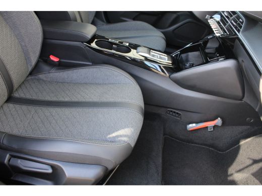 Peugeot e-2008 EV Allure 54 kWh | Automaat | Navigatie | Camera | Fase 3 laden | Nieuw model | Apple carplay | ActivLease financial lease