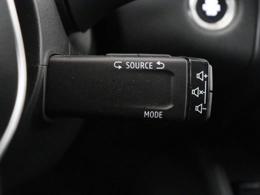 Renault Captur 1.3 TCe 140 Intens | Automaat | Camera | Carplay | Keyless | Navigatie | Full LED | 17'' | Climat... ActivLease financial lease