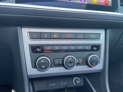 Seat Ateca 1.5 150pk TSI FR Business Intense Verwarmbare voorruit | Verwarmbaar stuurwiel | Panoramadak ActivLease financial lease