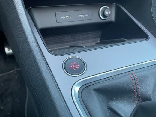 Seat Ateca 1.5 150pk TSI FR Business Intense Verwarmbare voorruit | Verwarmbaar stuurwiel | Panoramadak ActivLease financial lease