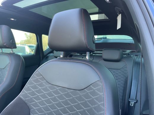 Seat Ateca 1.5 150pk TSI FR Business Intense Verwarmbare voorruit | Verwarmbaar stuurwiel | Panoramadak ActivLease financial lease
