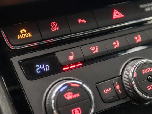 Seat Leon 1.5 TSI FR Ultimate Sport 150Pk Automaat (VIRTUAL COCKPIT, APPLE CARPLAY, NAVIGATIE, KEYLESS, CAM... ActivLease financial lease