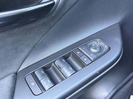 Toyota C-HR 2.0 Plug-in Hybrid 220 Black Edition **BLACK EDITION/ NIEUWE AUTO/ DIRECT LEVERBAAR** ActivLease financial lease