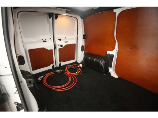 Toyota ProAce Standard Range 50 kWh L1H1 | Snelladen | SOH 94% | Airco | Cruise | Carplay | Trekhaak | 3 Zits |... ActivLease financial lease