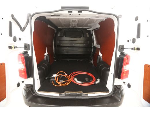 Toyota ProAce Standard Range 50 kWh L1H1 | Snelladen | SOH 94% | Airco | Cruise | Carplay | Trekhaak | 3 Zits |... ActivLease financial lease