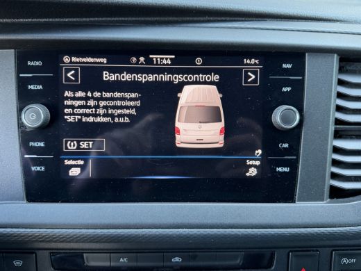 Volkswagen Transporter 2.0 TDI 150PK Euro 6 L2H1 CarPlay/cruise control/trekhaak/camera ActivLease financial lease