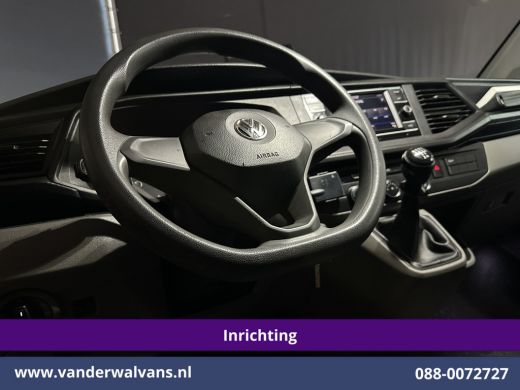 Volkswagen Transporter 2.0 TDI L2H1 inrichting Euro6 Airco | Omvormer | Camera | Imperiaal | Apple Carplay | Cruisecontr... ActivLease financial lease